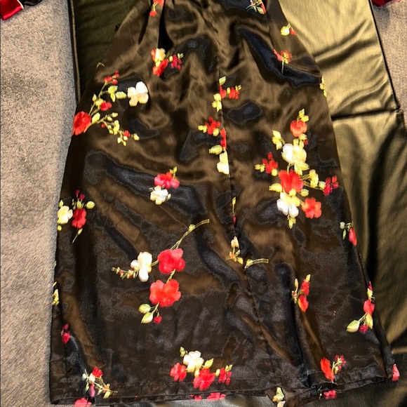 Jones New York women’s L/S Robe with a floral pattern- Brand new Size L/XL - Picture 7 of 9